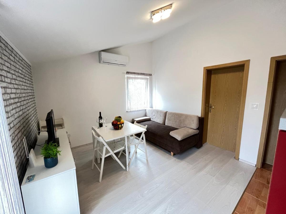 Alena Apartment *