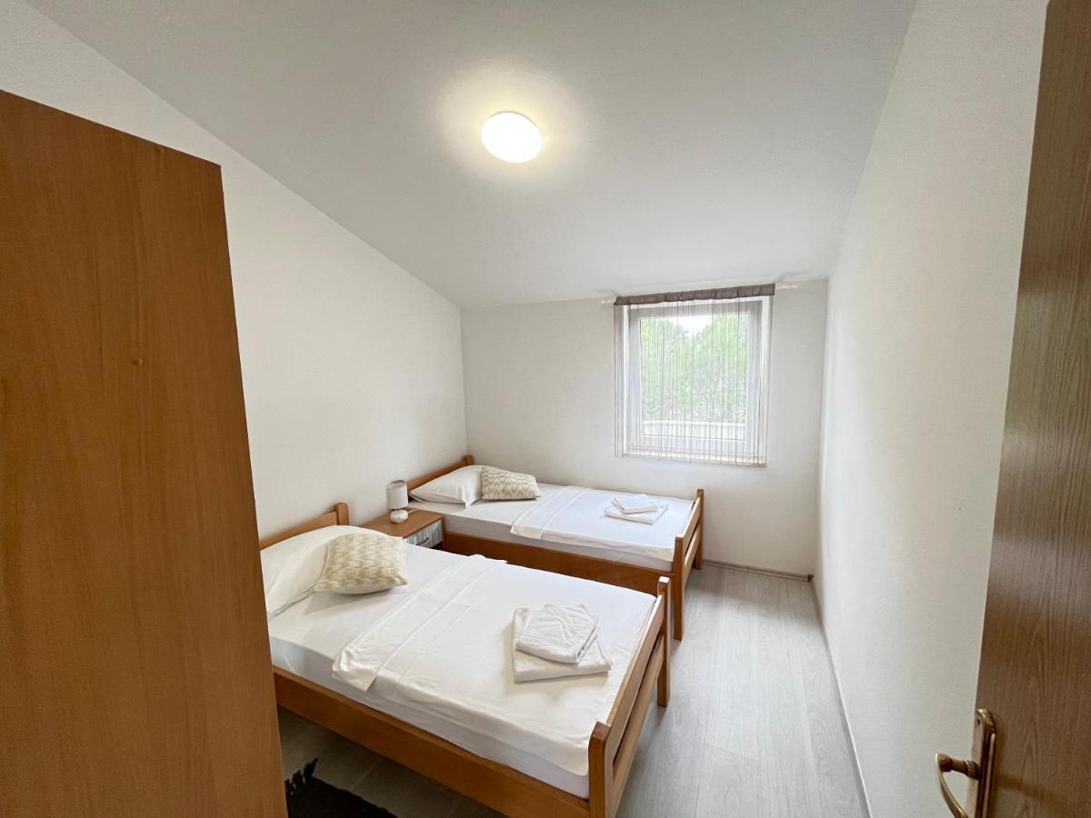 Alena Apartment Vir