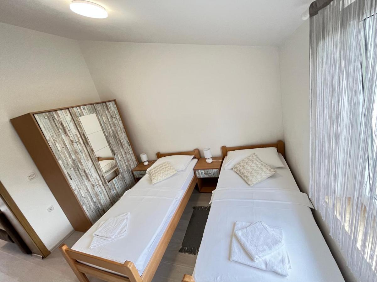 Alena Apartment Vir