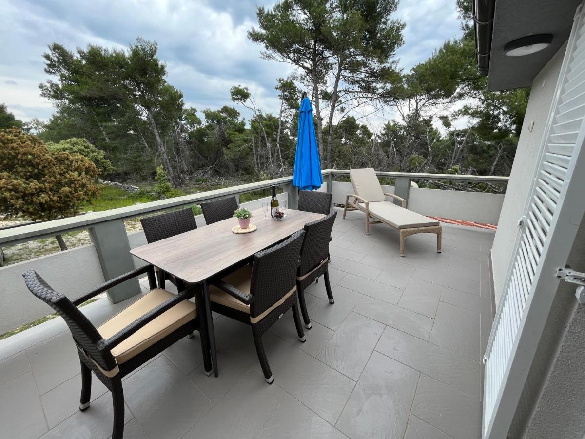 Alena Apartment Vir