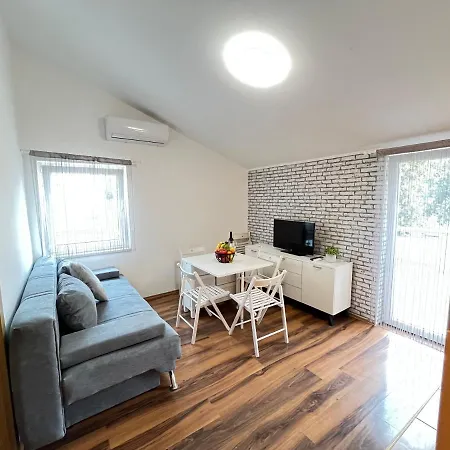 Vir Apartman Alena Exterior photo