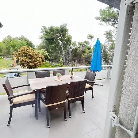 Vir Apartman Alena Exterior photo