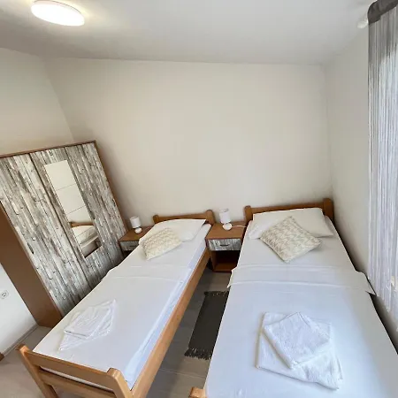 Vir Apartman Alena Exterior photo