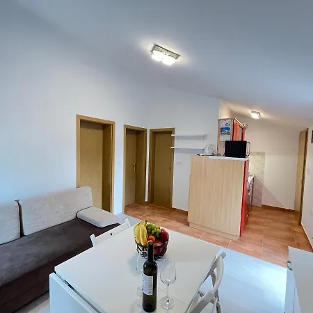 Vir Apartman Alena Exterior photo