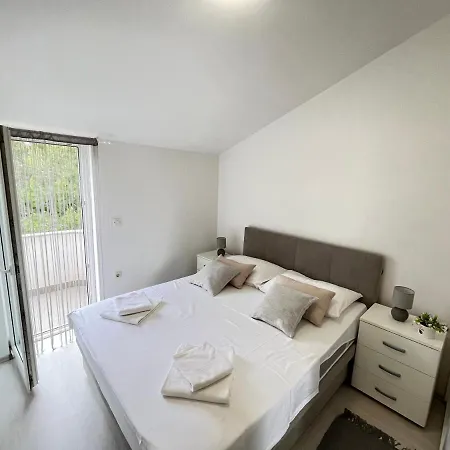 Vir Apartman Alena Exterior photo