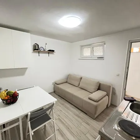Vir Apartman Alena Exterior photo