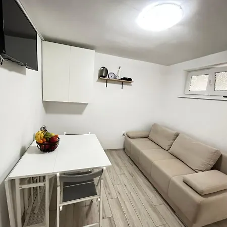 Vir Apartman Alena Exterior photo