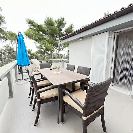 Vir Apartman Alena Exterior photo