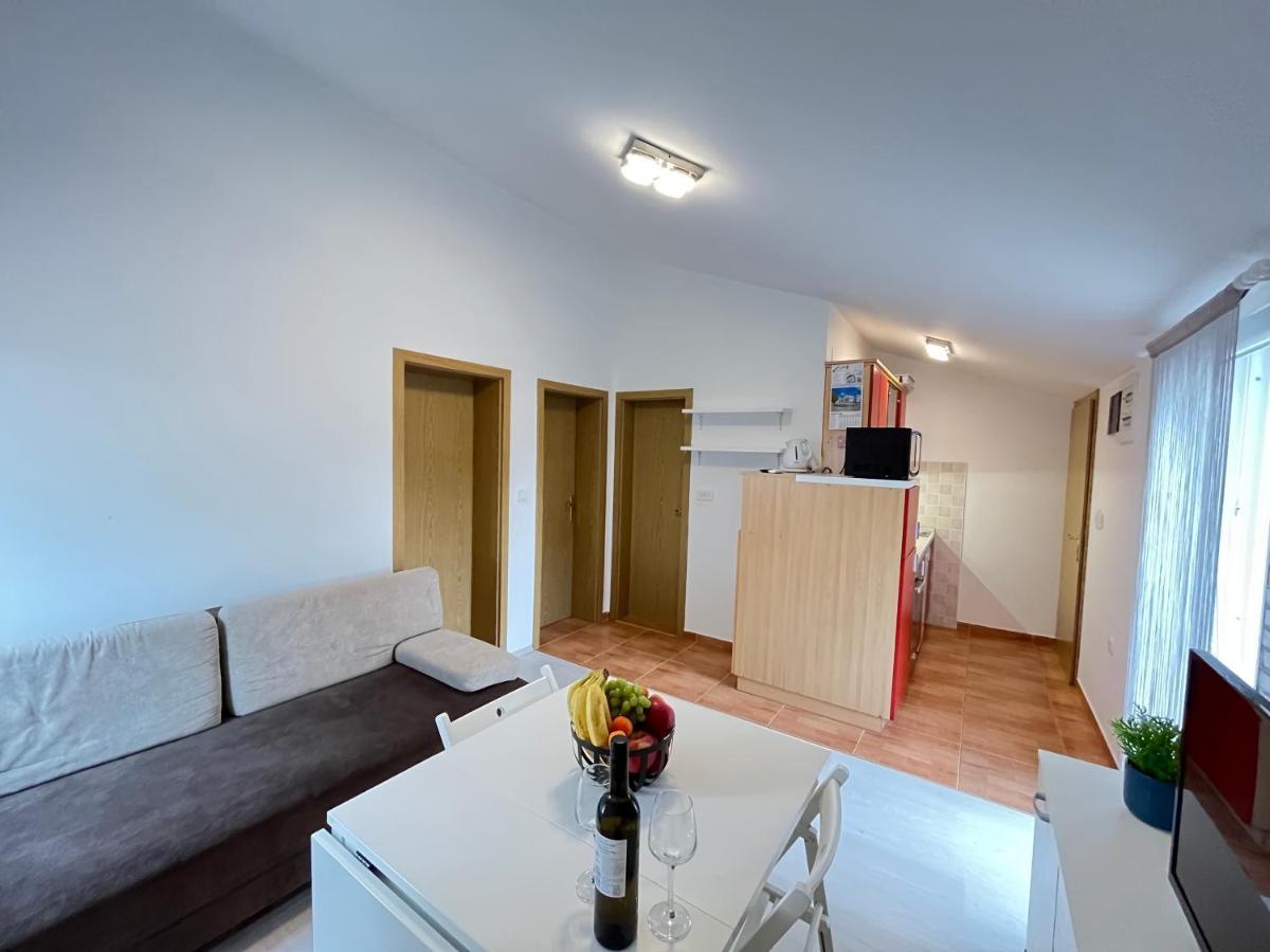 Alena Apartmán *